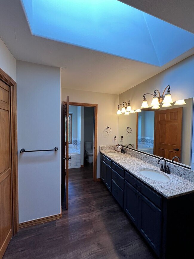 Building Photo - 5 Bedroom 3 Bathroom house coming soon