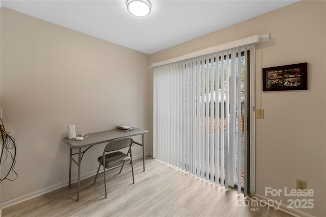 Building Photo - 10702 Blue Heron Dr
