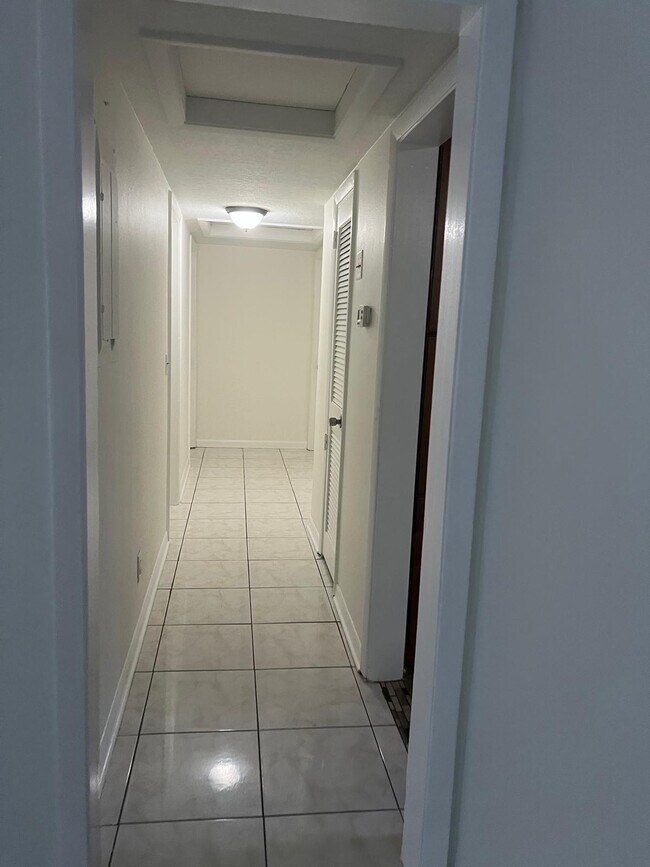 Building Photo - 6712 Buttontree Ct