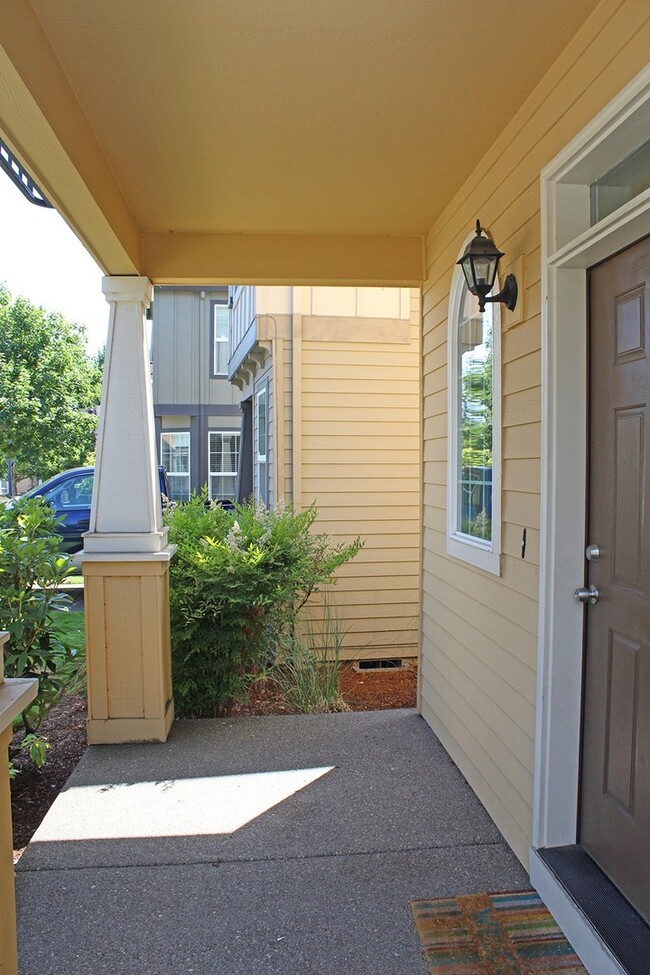 Building Photo - 937 SE Elina Ave