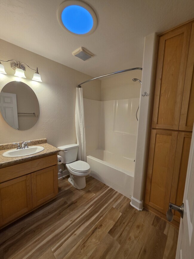 Building Photo - 15840 Pedrioli Dr