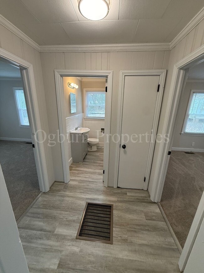 Building Photo - 1923 Dacian St