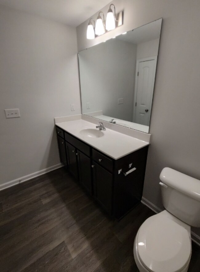 Building Photo - Move in Ready! Easy & Quick move-in process