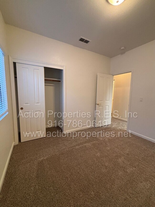 Building Photo - Action Properties Offering Immaculate Highland Reserve 4 Bedroom 2 Bath, 1581 sqft, New Paint and...
