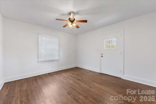 Building Photo - 5711 Oak Dr