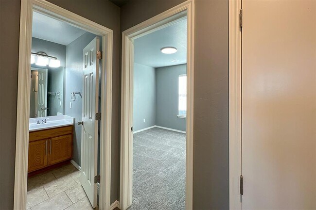 Building Photo - 7802 Bennie Terrace