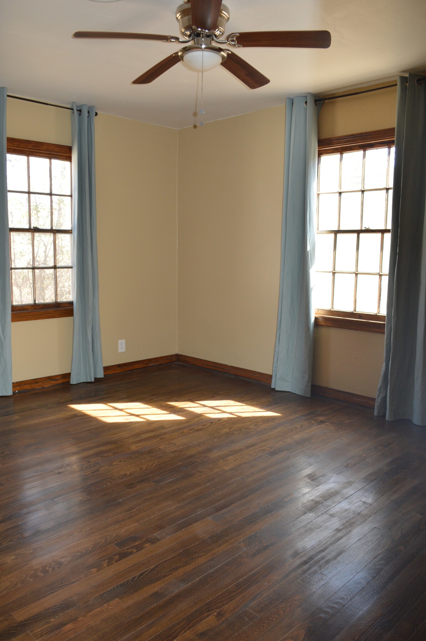 Building Photo - 1111 S Rosemont St