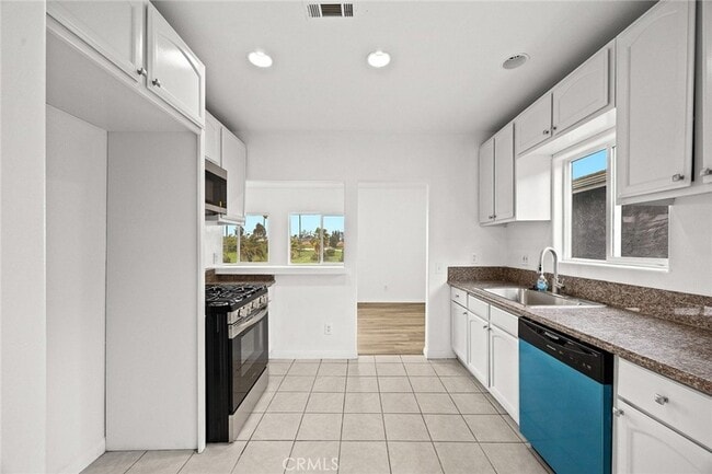 Building Photo - 554 Bonita St