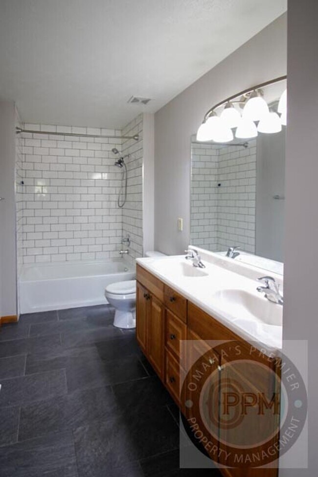 Building Photo - HUGE 2 Bed 1 Bath Cornhusker Creek