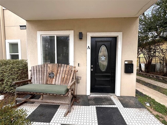 Building Photo - 5004 Rowena Ave