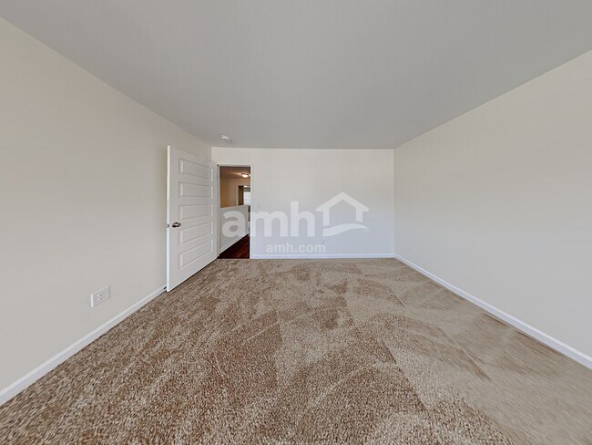 Building Photo - 2311 Foxy Dr