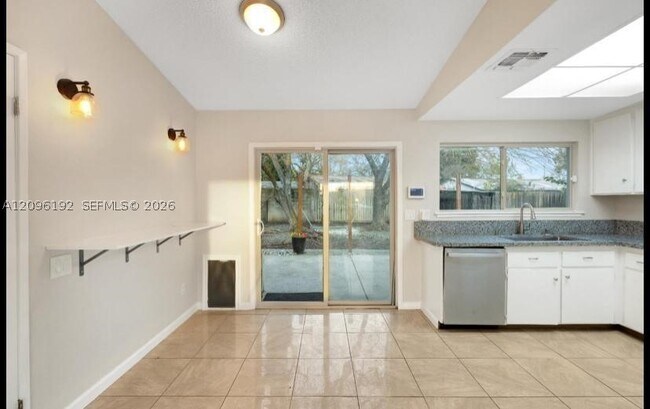 Building Photo - 5 Nunes Ct