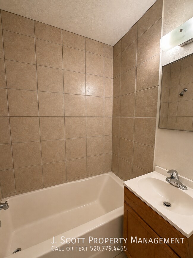 Building Photo - 5437 S 14th Way