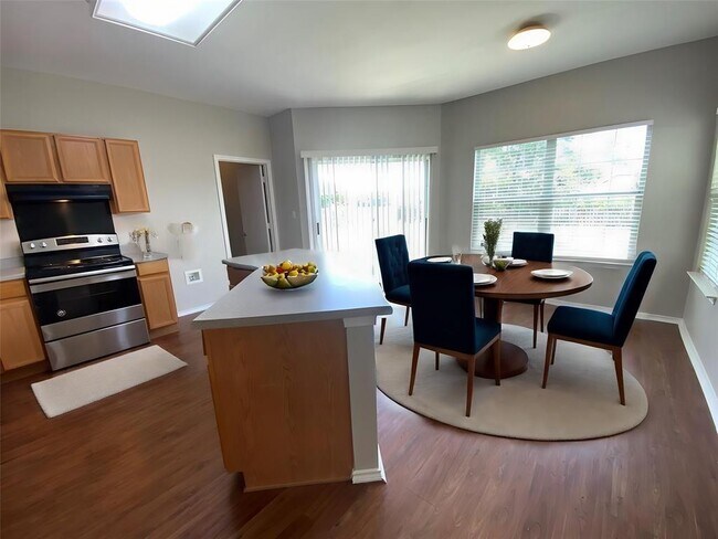 Building Photo - 330 Mistletoe Ln