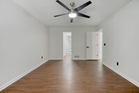 Building Photo - 61 Powers Ferry Manor SE