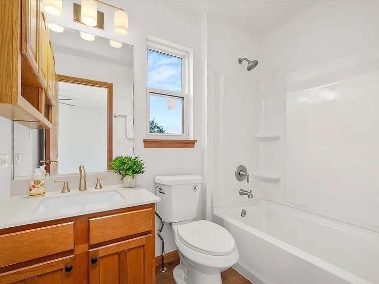 Building Photo - 2152 Brayton Pl