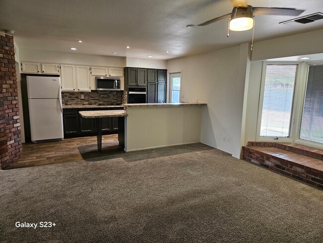 Building Photo - 531 E Laguna Dr