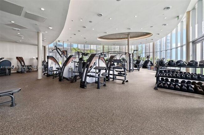 Building Photo - 700 NE 24th St