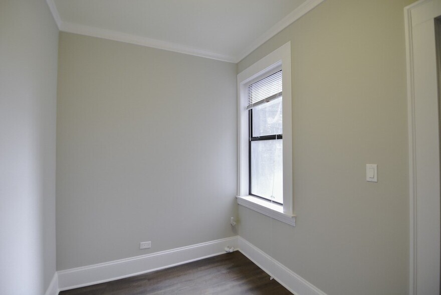 Building Photo - 817 W Lakeside Pl