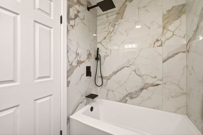 Building Photo - 14 Elm St