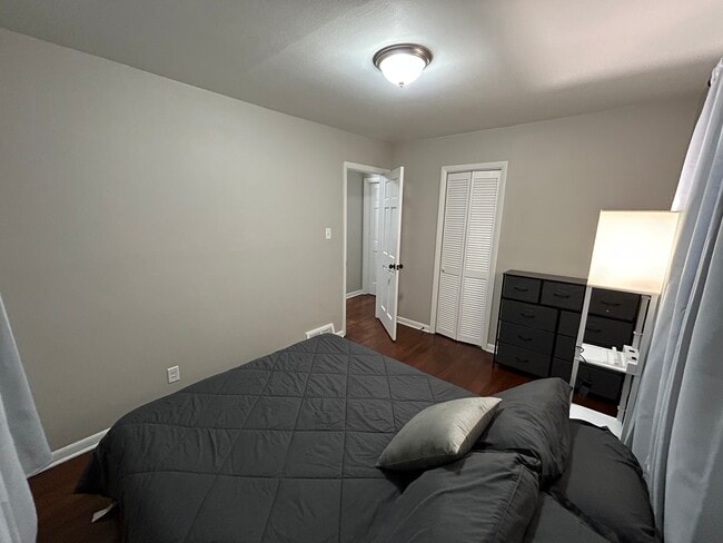 Building Photo - 7719 W Villard Ave