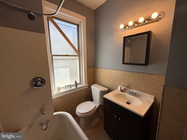 Building Photo - 5052 Wayne Ave