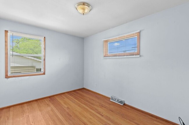Building Photo - 515 Topaz Ave