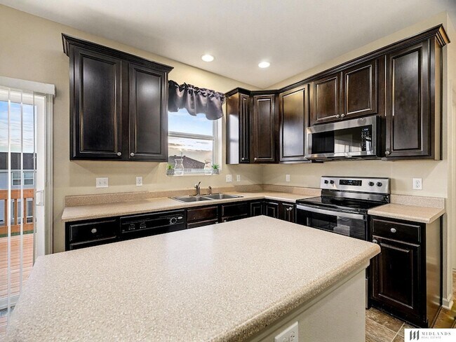 Building Photo - 8417 S 65th St