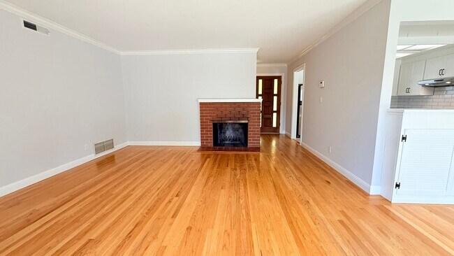 Building Photo - 1771 Lynwood Dr