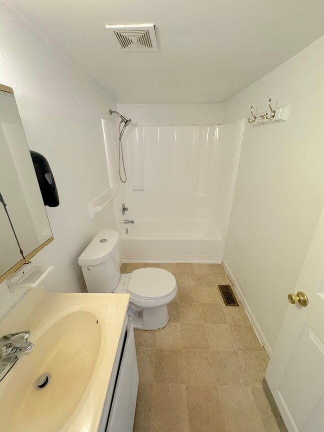 Building Photo - 431 Seaboard Ave