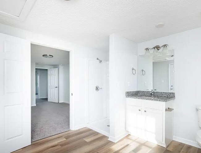 Building Photo - Huge Renovated Home in Rolling Hills!