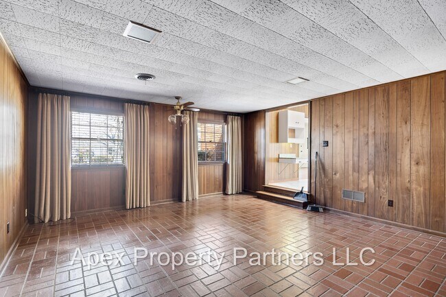 Building Photo - 5319 Chickasaw Rd