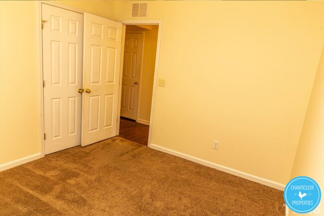 Building Photo - 917 Skinner Dr