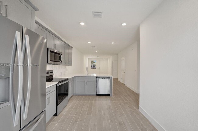Building Photo - 133 SW 171st Ave