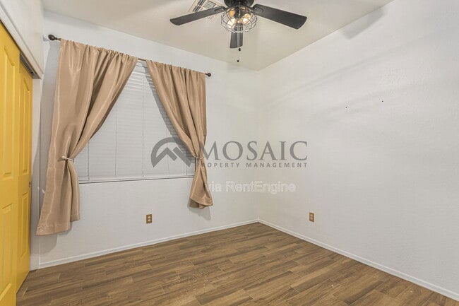 Building Photo - 105 E Piccolo Ct