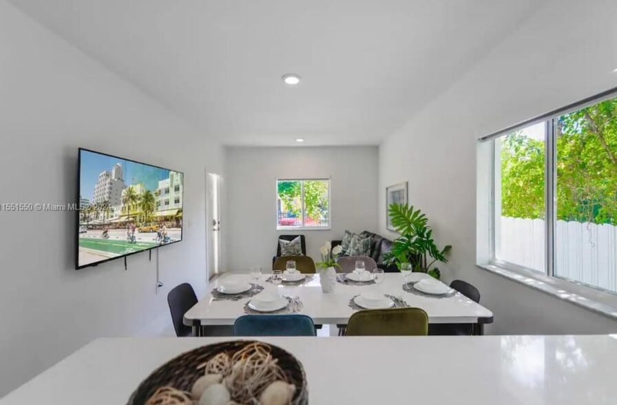 Building Photo - 1987 NW 49th St