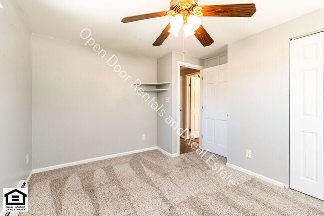 Building Photo - 1225 Clarion Dr