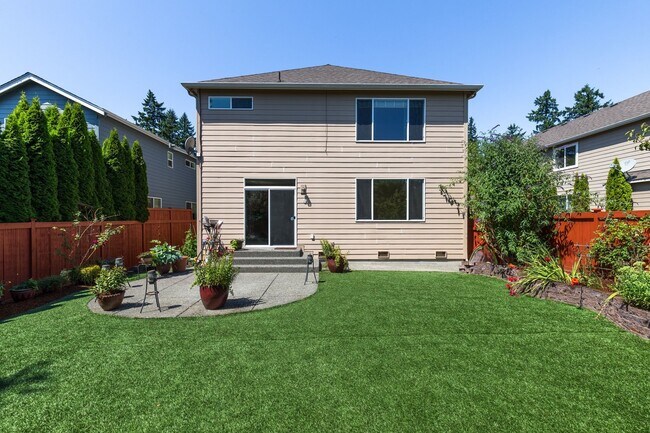 Building Photo - Beautiful 5 Bedroom 3 Bath Redmond Home!