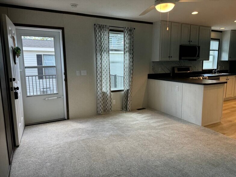 Building Photo - 48579 Leafdale Ct