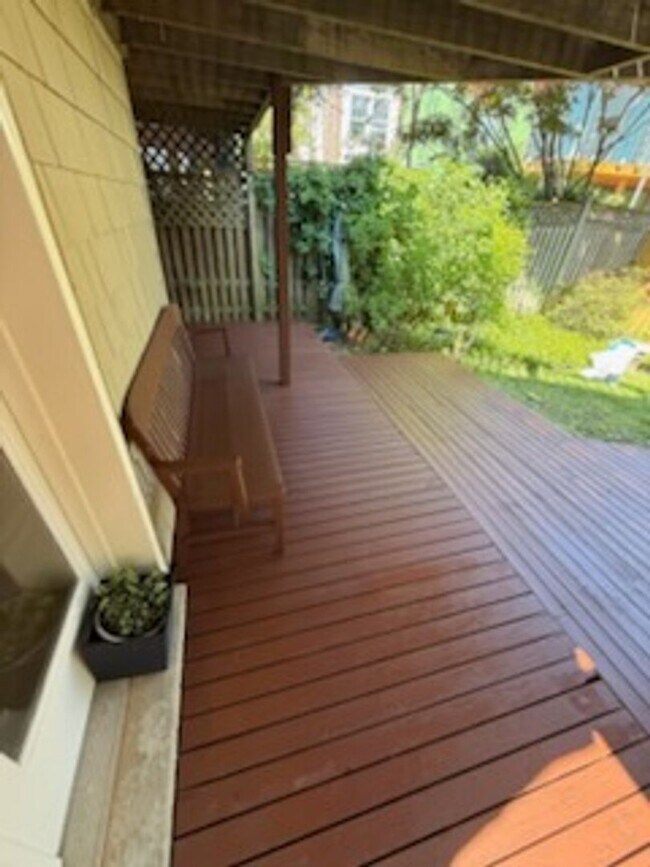 Building Photo - *DREAM LOCATION* 6BR Completely Renovated Duplex