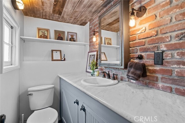 Building Photo - 721 Country Club Dr