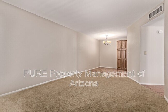 Building Photo - 8625 E Belleview Pl