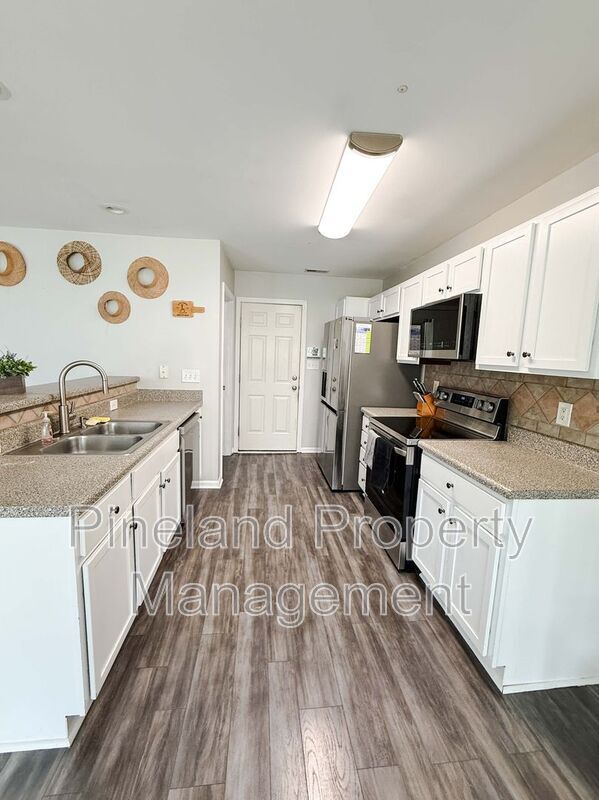 Building Photo - 1445 Kershaw Loop