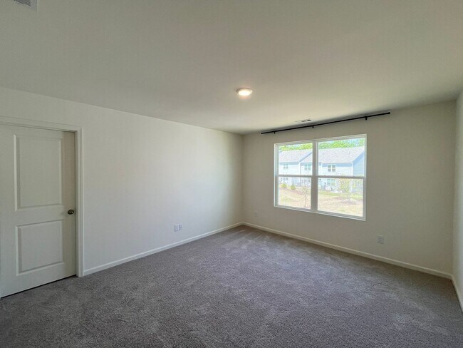 Building Photo - **OFFERING $100 RENT DISCOUNT FOR FIRST 3 MONTHS, REFUNDABLE APPLICATION FEES & $150 MOVE IN PROM...