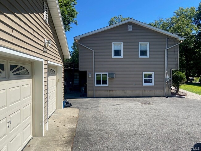 Building Photo - 253 Ackertown Rd