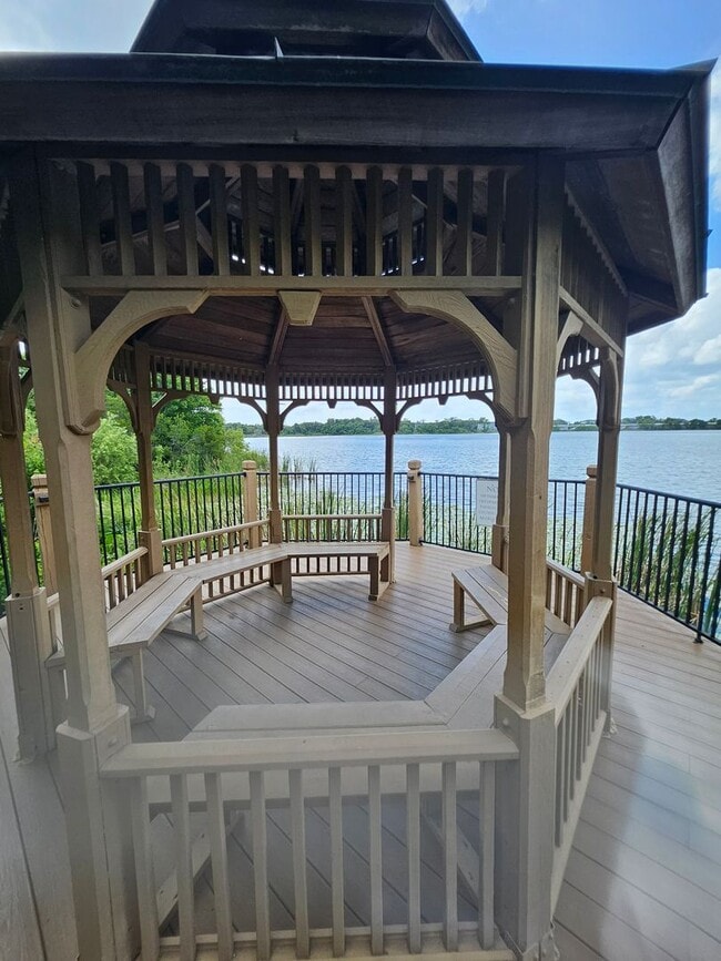 Building Photo - Beautifully Renovated 4 Bed / 2 Bath Condo in Visconti West Condominium- Water View