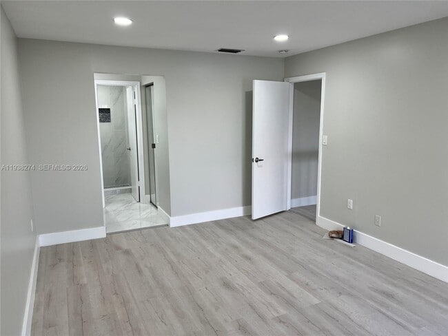 Building Photo - 1331 SW 124th Ct