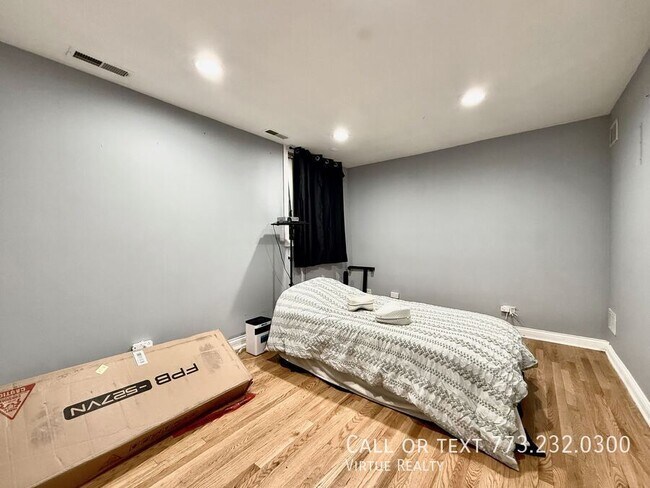 Building Photo - 5791 N Ridge Ave