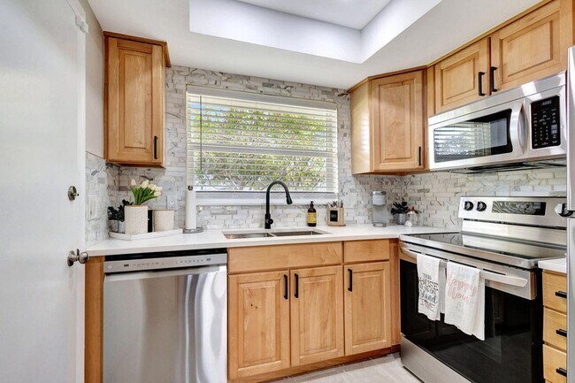 Building Photo - 68 Yacht Club Dr