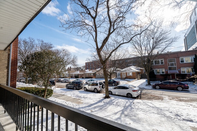 Building Photo - 2740 W Farragut Ave